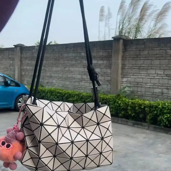 [BUNJANG] Issey Miyake Tofu Bag Shoulder Bag / 이세이 미야케 두부백 숄더백 드로스트링백