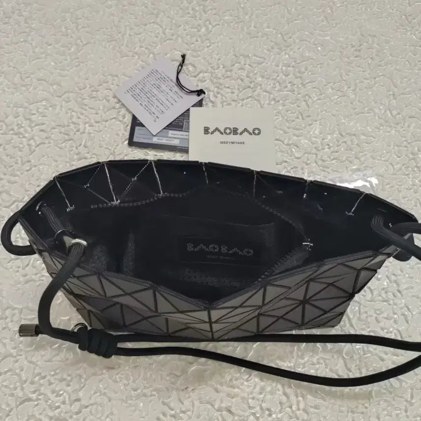[BUNJANG] Issey Miyake Tofu Bag Shoulder Bag / 이세이 미야케 두부백 숄더백 드로스트링백