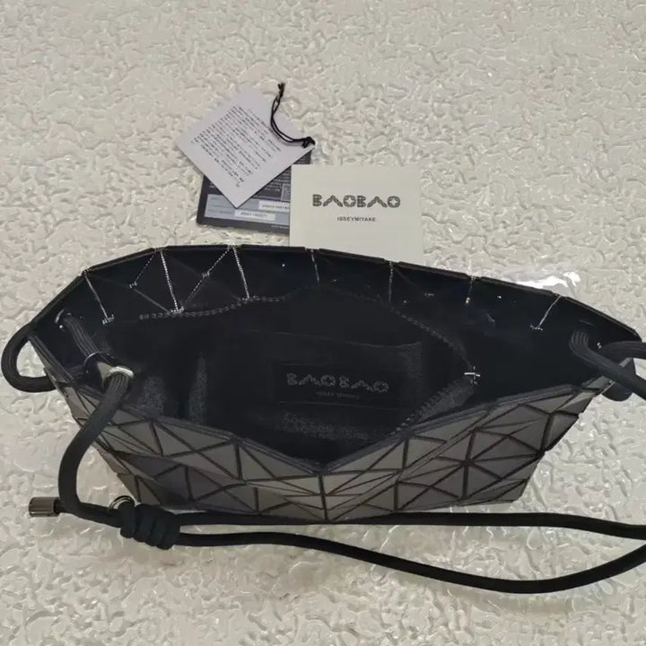 [BUNJANG] Issey Miyake Tofu Bag Shoulder Bag / 이세이 미야케 두부백 숄더백 드로스트링백