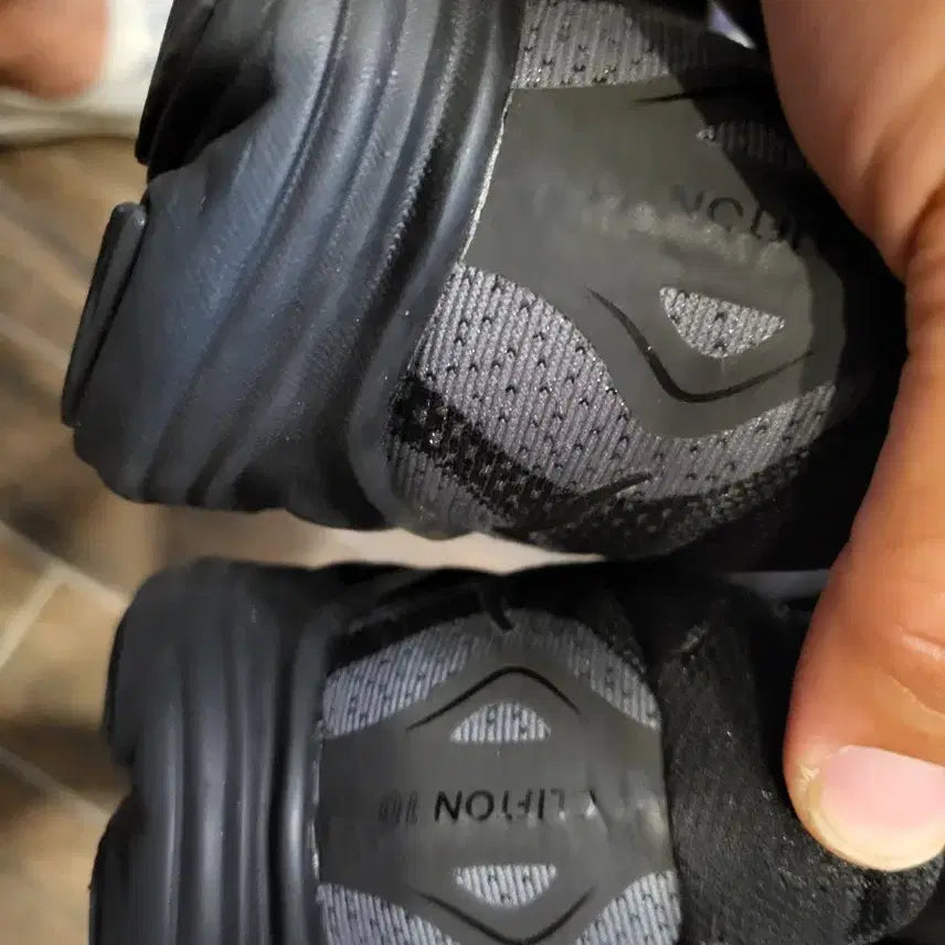 [BUNJANG] Hoka All Black Hiking Shoes 11 / 호카 올블랙 운동화 11사이즈