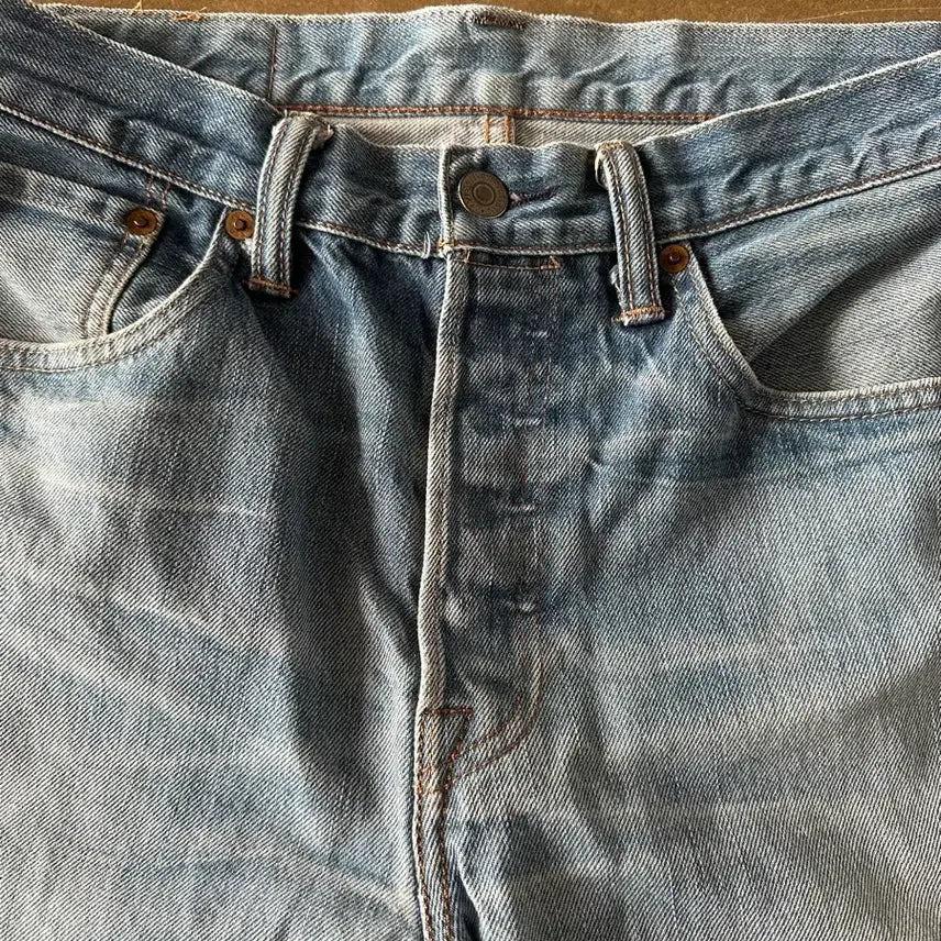 [SOLD OUT] Levis 501 denim pants w32