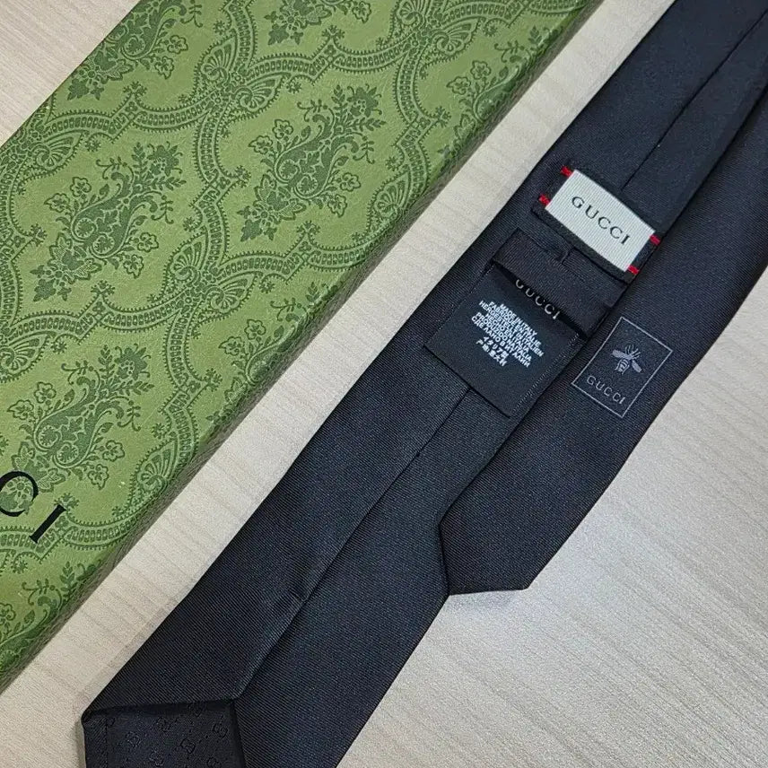 [SOLD OUT] 구찌 GUCCI 꿀벌 자수 실크 넥타이(블랙)