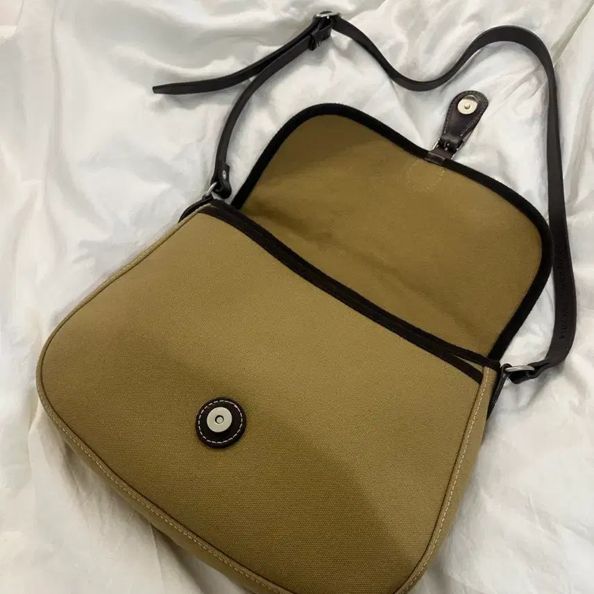 [SOLD OUT] 어바닉30 메일맨 백 카키베이지