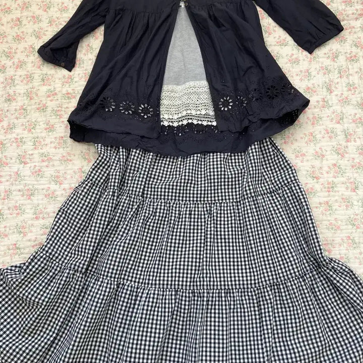 [SOLD OUT] 빈티지 모리걸 네이비 자수 레이스 블라우스 1086 모리걸 y2k 스트릿