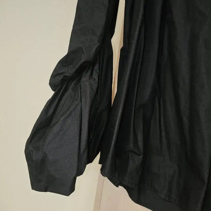[BUNJANG] Stylenanda Black Off-Shoulder Blouse / 블랙 오프숄더 블라우스 셔링 퍼프소매