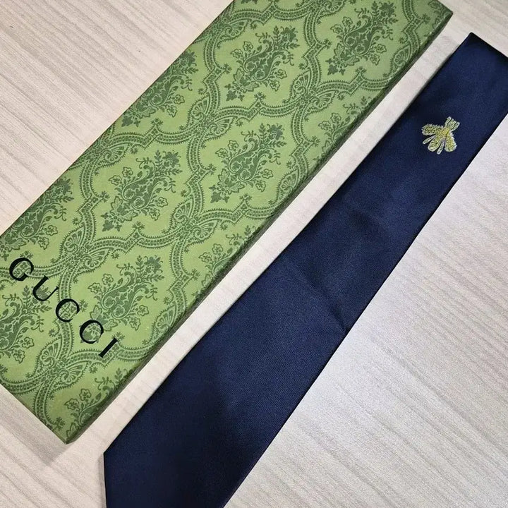 [BUNJANG] Gucci Bee Embroidery Silk Tie (Navy) / 구찌 GUCCI 꿀벌자수 실크 넥타이(네이비)