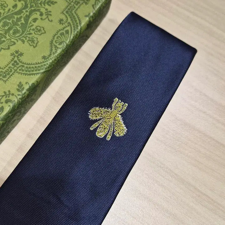 [BUNJANG] Gucci Bee Embroidery Silk Tie (Navy) / 구찌 GUCCI 꿀벌자수 실크 넥타이(네이비)