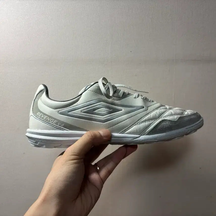 [BUNJANG] Umbro Revenge Premium TF Futsal Shoes / [270] 엄브로 리벤지 프리미엄 TF 풋살화