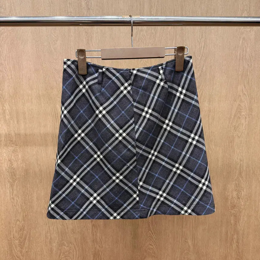 [BUNJANG] Burberry Tartan Check A-Line Mini Skirt / 버버리 타탄 체크 A라인 미니스커트 클래식 패턴 원턱 벨트고리 그레이