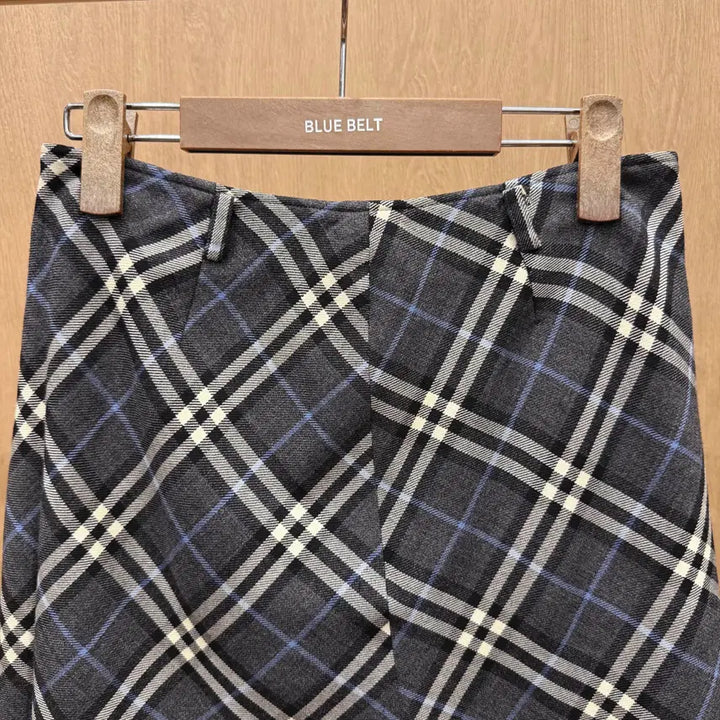 [BUNJANG] Burberry Tartan Check A-Line Mini Skirt / 버버리 타탄 체크 A라인 미니스커트 클래식 패턴 원턱 벨트고리 그레이
