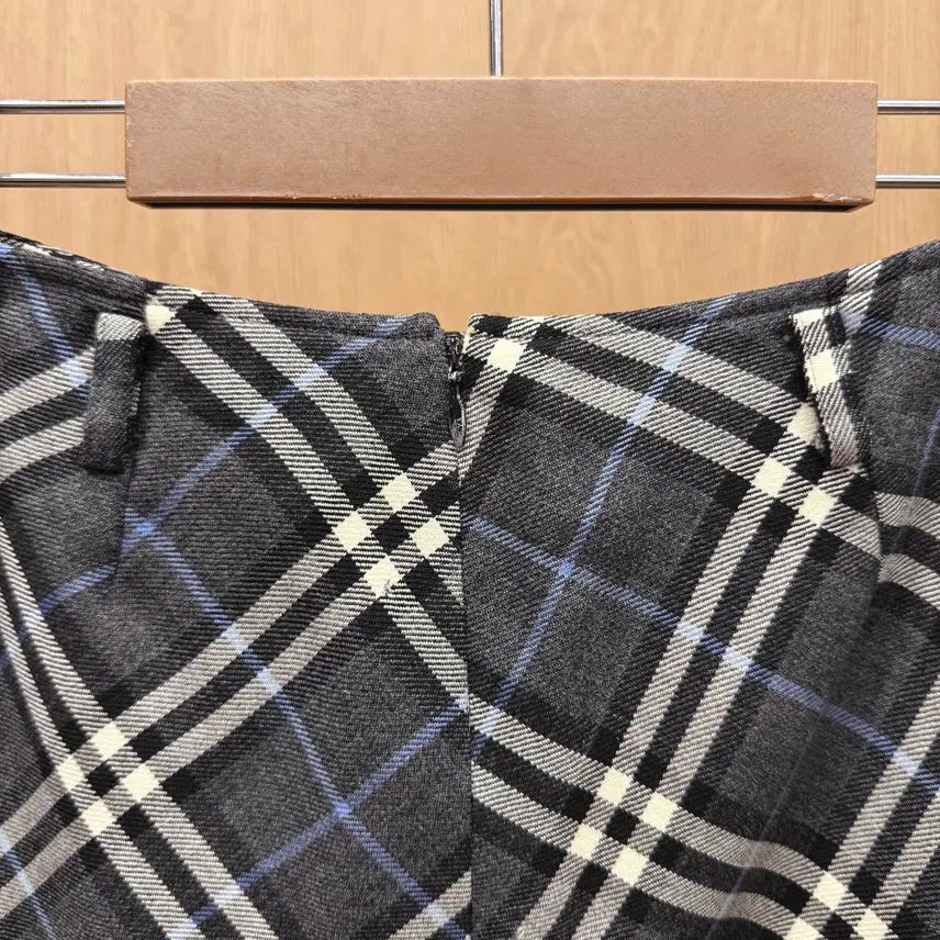 [BUNJANG] Burberry Tartan Check A-Line Mini Skirt / 버버리 타탄 체크 A라인 미니스커트 클래식 패턴 원턱 벨트고리 그레이