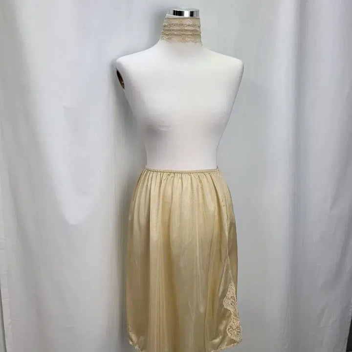 [BUNJANG] Vintage Warm Butter Lace Lingerie Skirt / 빈티지 웜 버터 레이스 하프 란제리 스커트