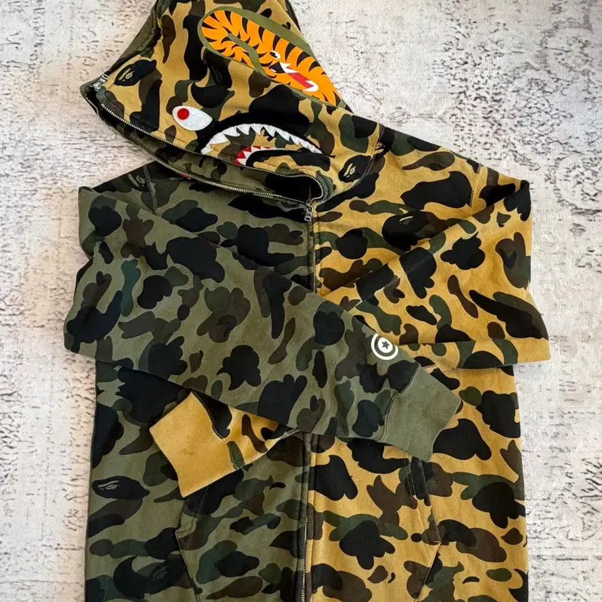 [BUNJANG] Bape First Camo Separate Shark Full Zip Hoodie Yellow Mens M / Bape 퍼스트 카모 세퍼레이드 샤크 풀 집 후드 옐로우 Mens M