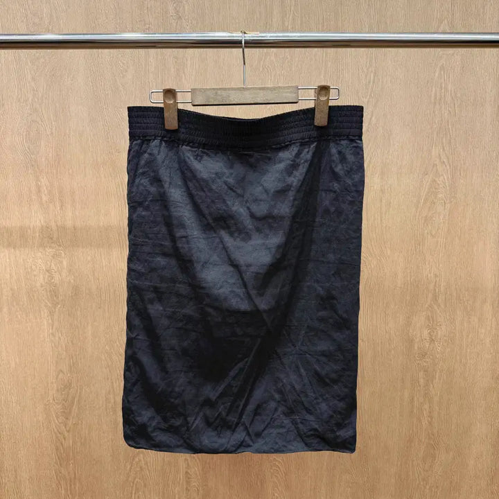 [BUNJANG] Acne Studios Crinkle Banding Midi Skirt Black / 아크네 스튜디오 크링클 밴딩 미디스커트 후면 포켓 디테일 유광 블랙