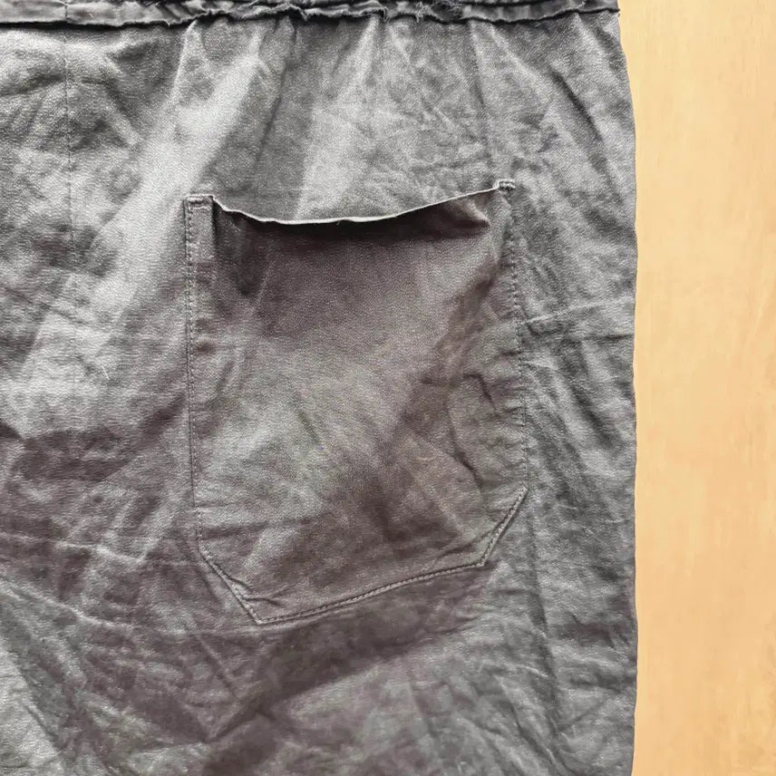 [BUNJANG] Acne Studios Crinkle Banding Midi Skirt Black / 아크네 스튜디오 크링클 밴딩 미디스커트 후면 포켓 디테일 유광 블랙