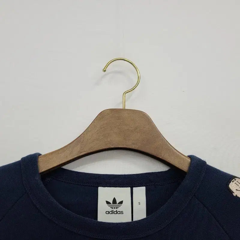 [SOLD OUT] 아디다스 오리지날 트림디히크루 자수 캐릭터/S/앨리스/946