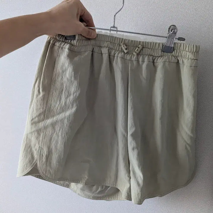 [BUNJANG] Blossom Mond Bending Short Pants (Beige) - Women&