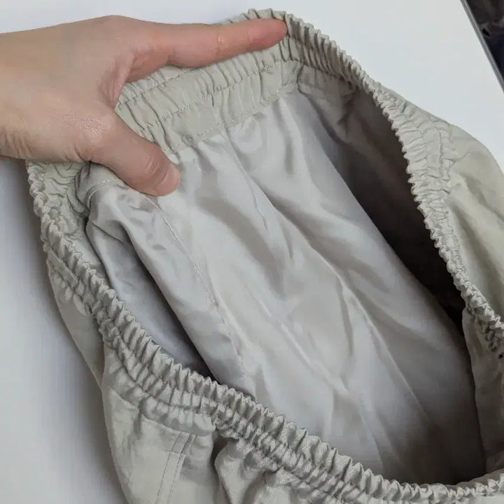[BUNJANG] Blossom Mond Bending Short Pants (Beige) - Women&