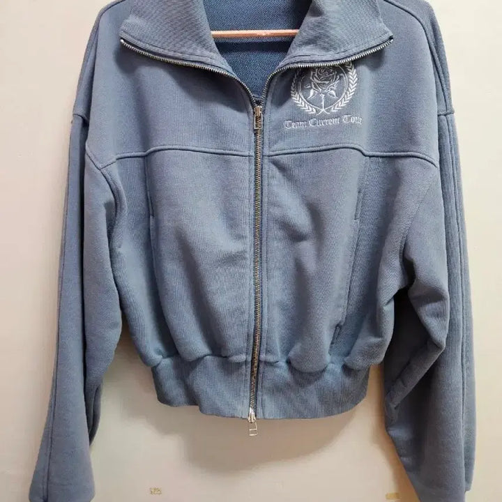 [SOLD OUT] 커렌트 레트로 트랙 저지 탑 블루