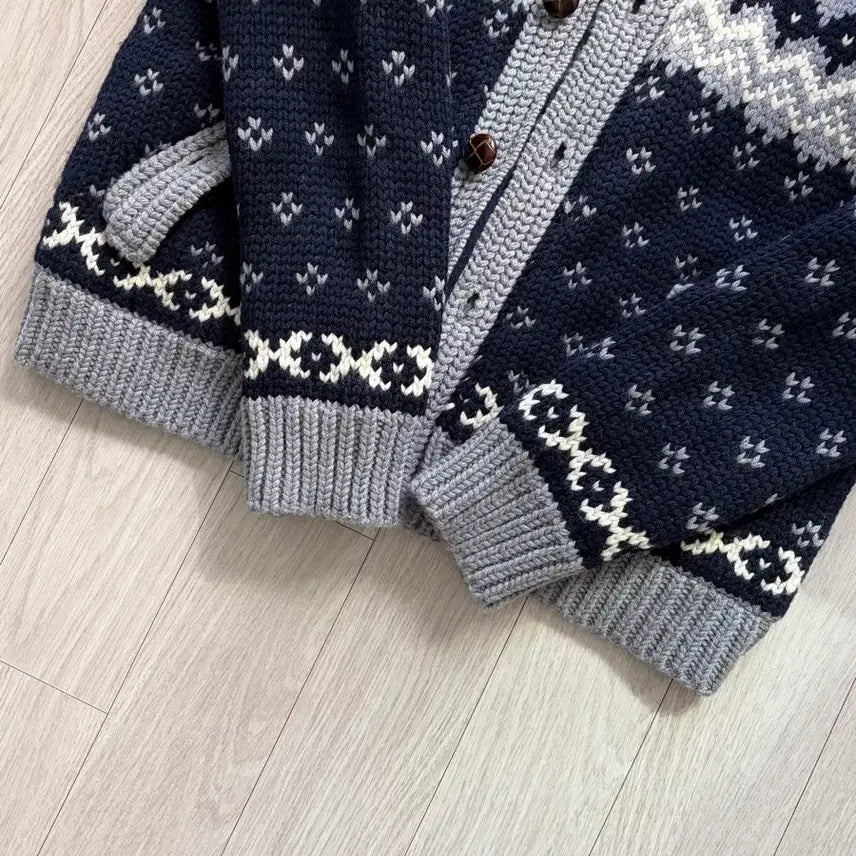 [BUNJANG] Nordic Pattern Knit Cardigan / 노르딕 패턴 니트 가디건