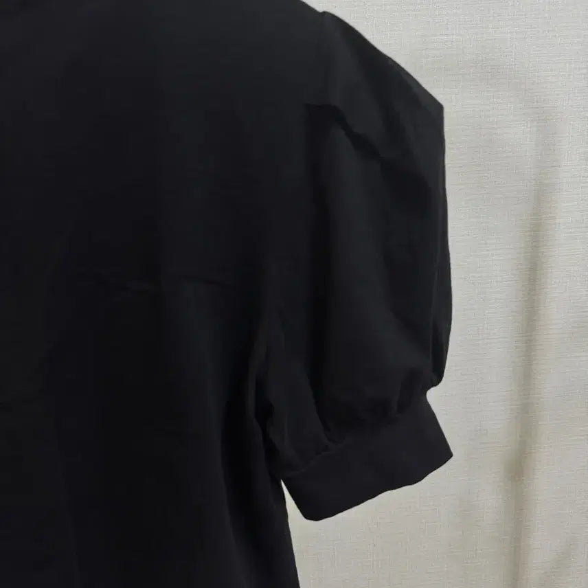 [SOLD OUT] 새상품 블랙 퍼프 반팔 티셔츠