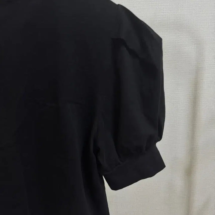 [SOLD OUT] 새상품 블랙 퍼프 반팔 티셔츠