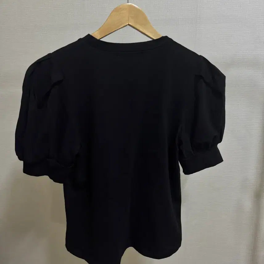 [SOLD OUT] 새상품 블랙 퍼프 반팔 티셔츠