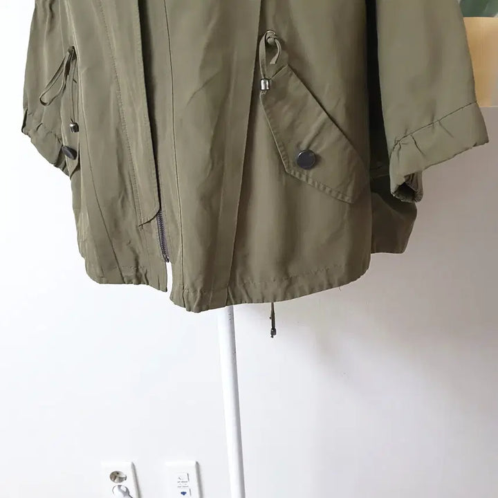 [BUNJANG] RYAN Hooded Asymmetrical Windbreaker Jacket / RYAN 가오리핏 야상 바람막이 55~99 후드언발 카키 F
