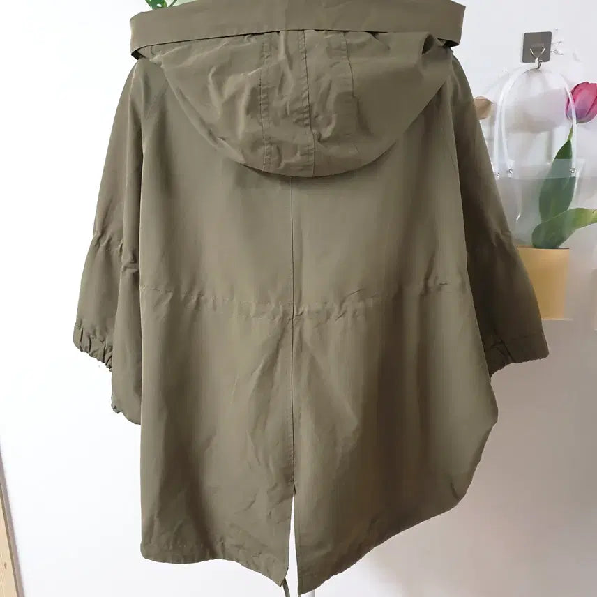 [BUNJANG] RYAN Hooded Asymmetrical Windbreaker Jacket / RYAN 가오리핏 야상 바람막이 55~99 후드언발 카키 F