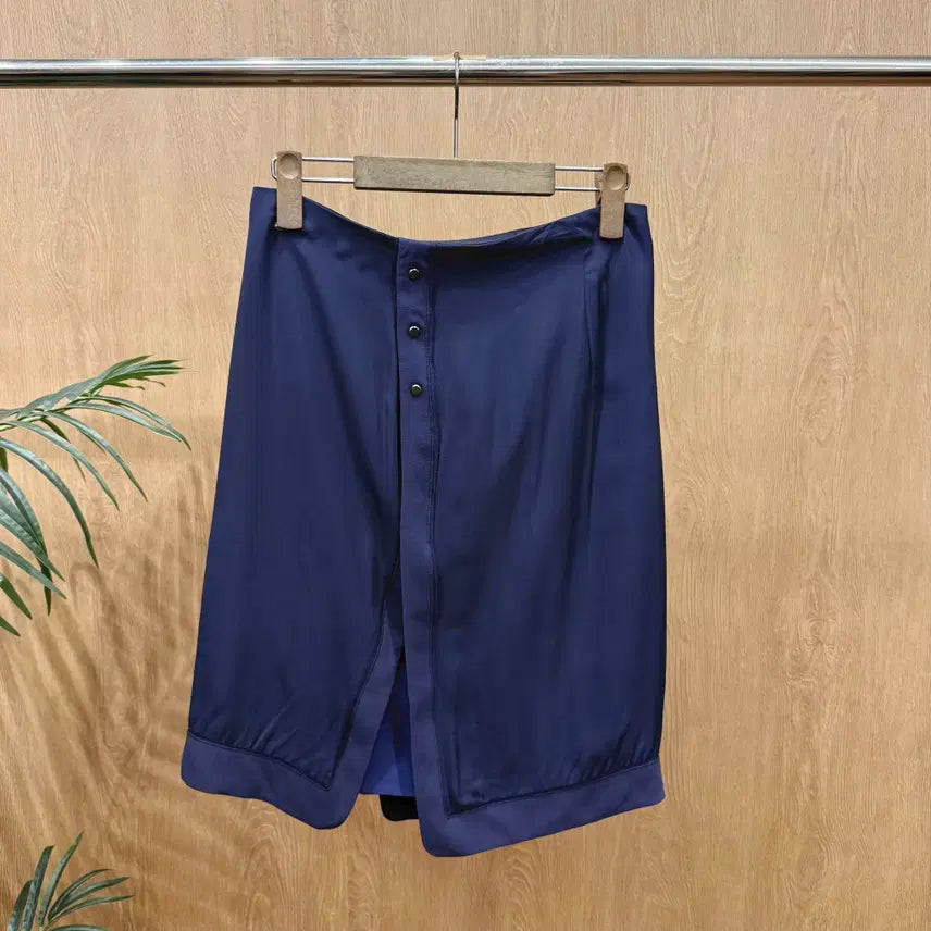[BUNJANG] Lanvin Collection Midi Skirt Button Detail Asymmetric Slit Navy / 랑방 컬렉션 미디스커트 버튼 디테일 언발란스 슬릿 실키 네이비
