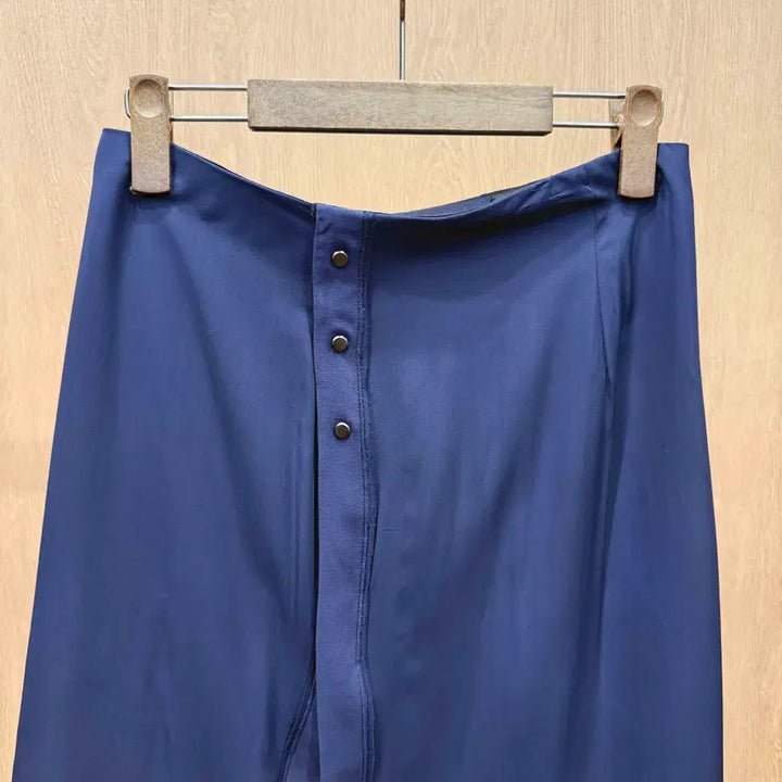 [BUNJANG] Lanvin Collection Midi Skirt Button Detail Asymmetric Slit Navy / 랑방 컬렉션 미디스커트 버튼 디테일 언발란스 슬릿 실키 네이비
