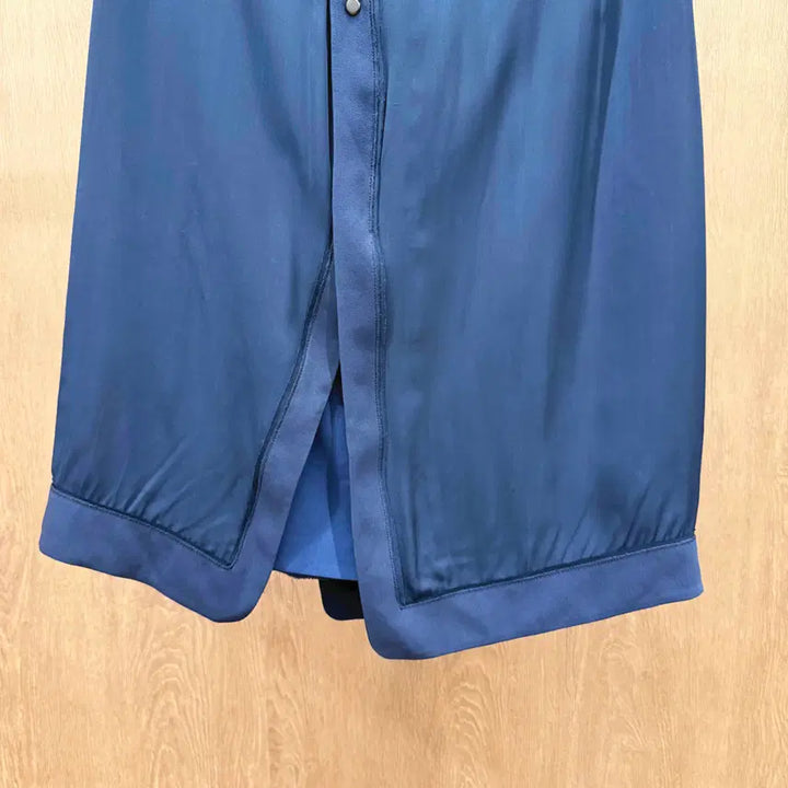 [BUNJANG] Lanvin Collection Midi Skirt Button Detail Asymmetric Slit Navy / 랑방 컬렉션 미디스커트 버튼 디테일 언발란스 슬릿 실키 네이비