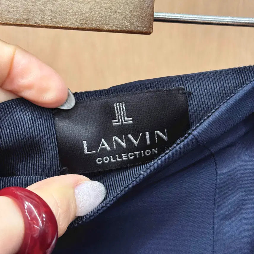 [BUNJANG] Lanvin Collection Midi Skirt Button Detail Asymmetric Slit Navy / 랑방 컬렉션 미디스커트 버튼 디테일 언발란스 슬릿 실키 네이비