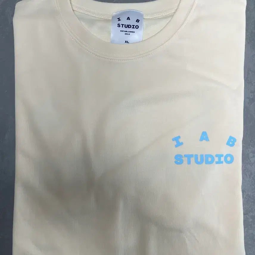 [SOLD OUT] 아이앱 스튜디오 반팔 티셔츠 크림 스카이 블루 [XL]