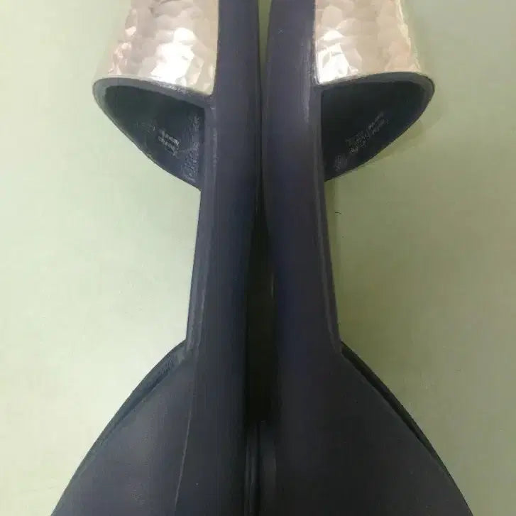 [BUNJANG] Crocs Navy/Silver Sandals 235 / 크록스 네이비/실버 샌들 235