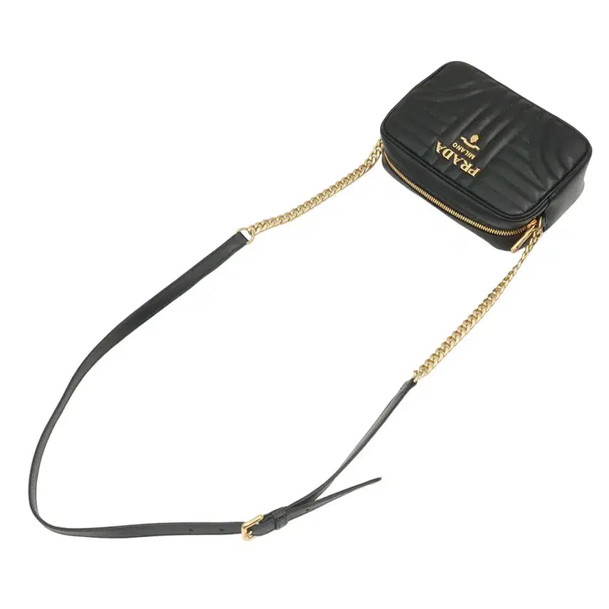 [BUNJANG] Prada Diagram Mini Chain Crossbody Bag / 프라다 블랙 카프스킨 금장 다이어그램 미니 체인 크로스백 / 1BH084