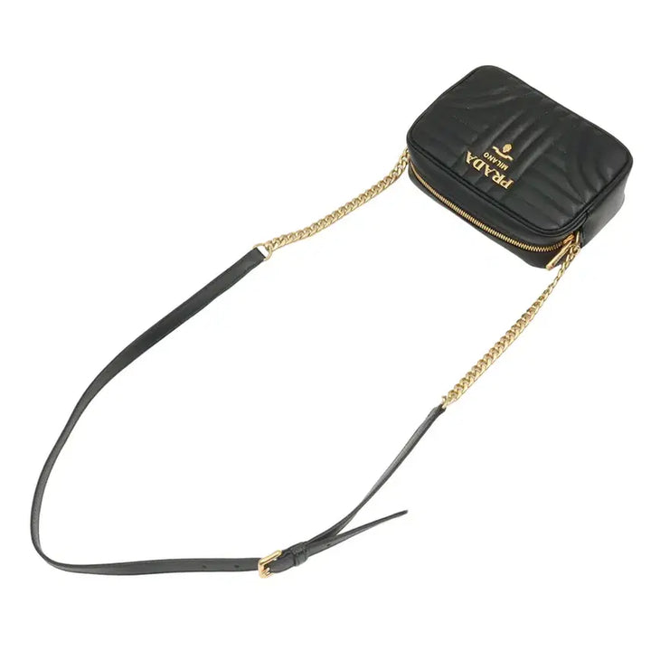 [BUNJANG] Prada Diagram Mini Chain Crossbody Bag / 프라다 블랙 카프스킨 금장 다이어그램 미니 체인 크로스백 / 1BH084