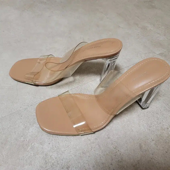 [BUNJANG] Transparent Mule Heel Sandals Beige 235 / 투명 뮬 힐 샌들 베이지톤 6사이즈 235
