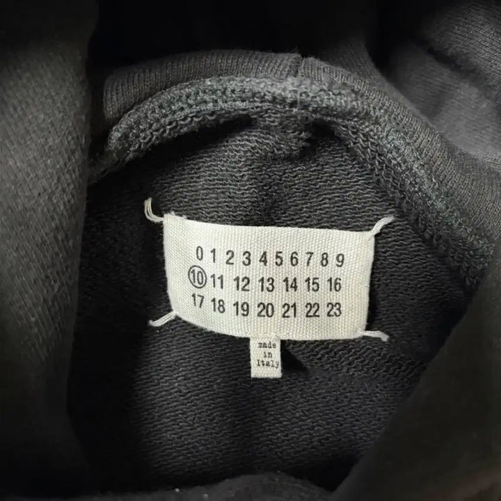 [BUNJANG] Maison Margiela Reverse Logo Hoodie / 마르지엘라 리버스 로고 후드티