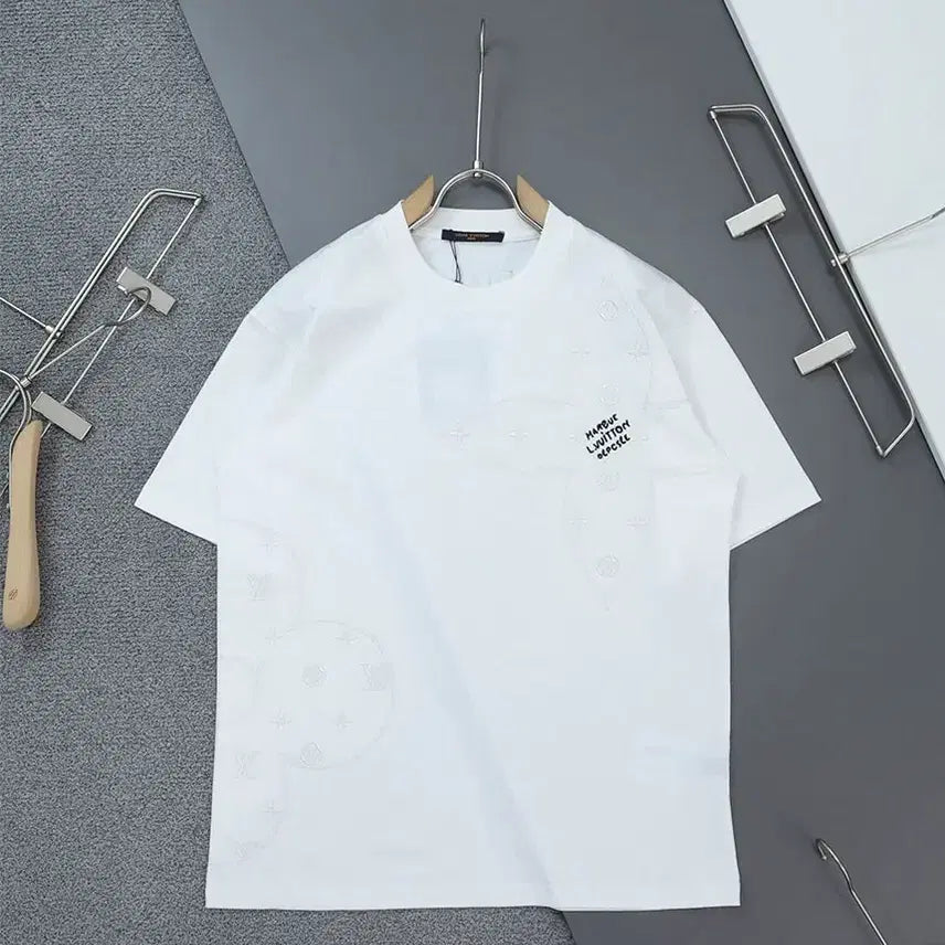 [BUNJANG] Louis Vuitton Monogram Flower Embroidered Round T-shirt / 모노 플라워 자수로고 라운드 티셔츠