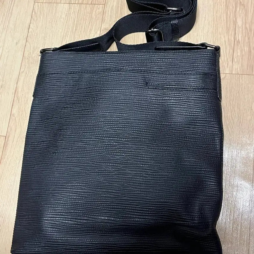 [BUNJANG] ZANINI Black Leather Crossbody Messenger Bag / ZANINI 블랙 가죽 크로스백 메신저백