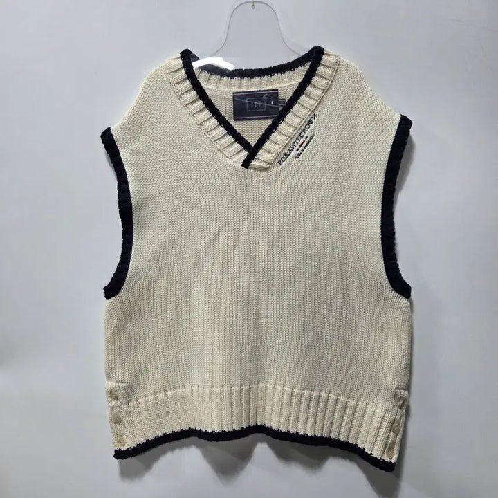 [BUNJANG] Romantic Crown Ivory Side Button Knit Vest / 로맨틱크라운 아이보리 사이드 버튼 니트 베스트 M 26041610