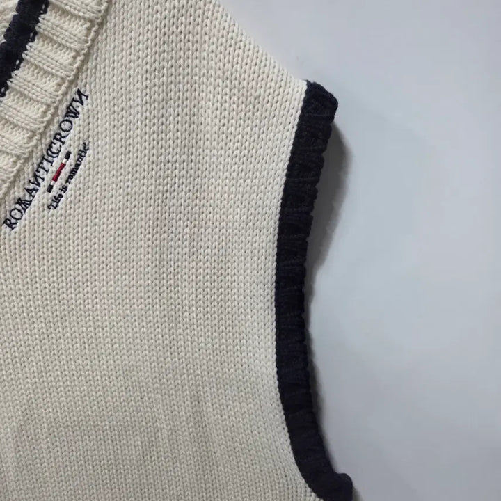 [BUNJANG] Romantic Crown Ivory Side Button Knit Vest / 로맨틱크라운 아이보리 사이드 버튼 니트 베스트 M 26041610