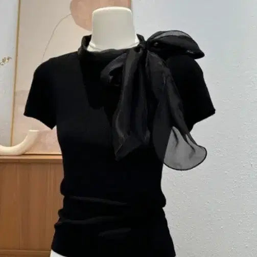 [SOLD OUT] 새상품 블랙 오간자 타이 니트