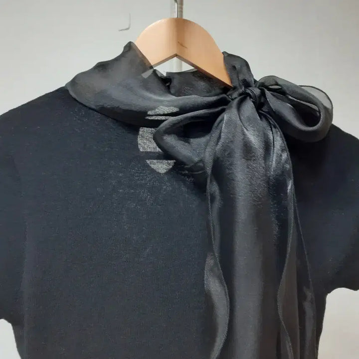 [SOLD OUT] 새상품 블랙 오간자 타이 니트