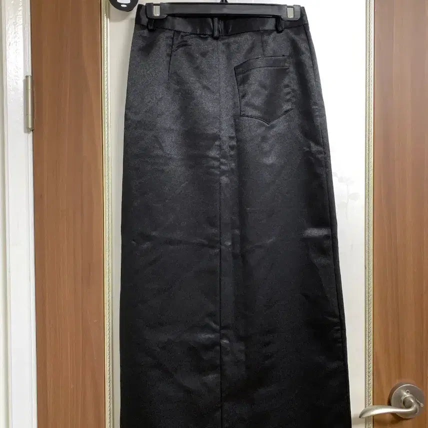 [BUNJANG] Bohemian Seoul Slit Long Satin Skirt / 보헤미안서울 슬릿 롱 새틴 스커트