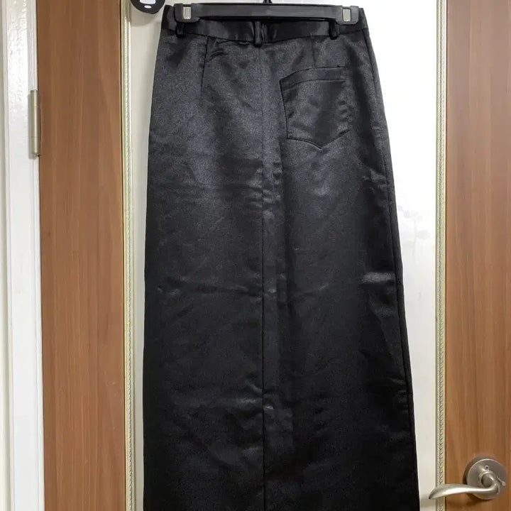 [BUNJANG] Bohemian Seoul Slit Long Satin Skirt / 보헤미안서울 슬릿 롱 새틴 스커트