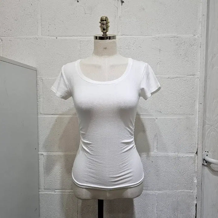 [SOLD OUT] 허리라인 양쪽셔링 라운드 슬림 반팔- 화이트