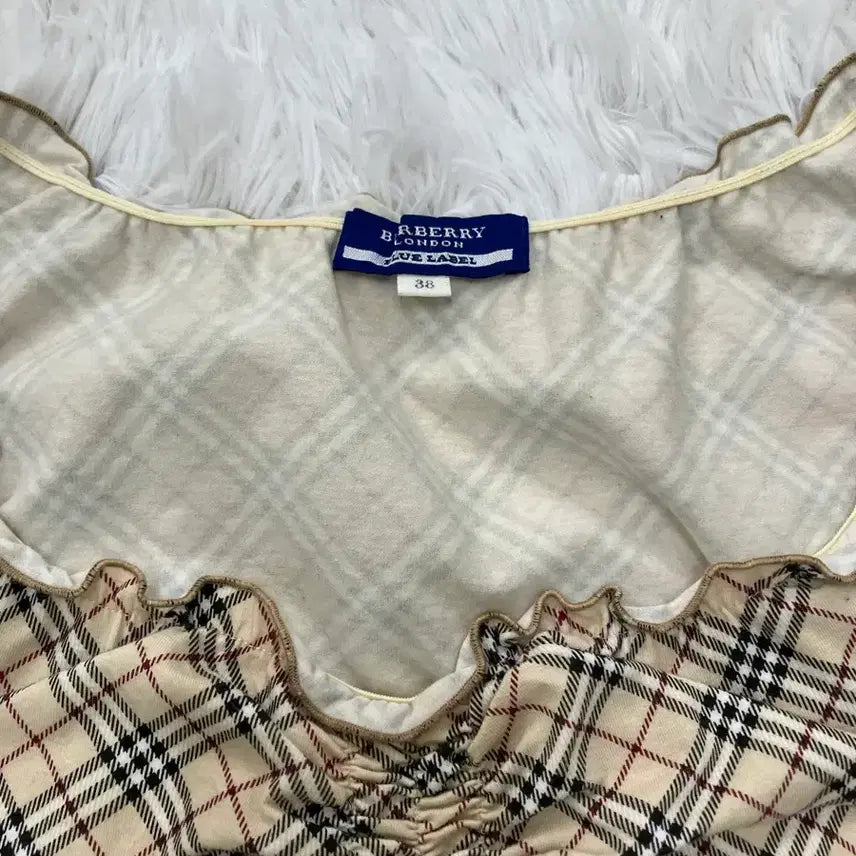 [BUNJANG] Burberry Signature Lace Shirring Tank Top / 버버리 시그니처 레이스 셔링 나시 1074 모리걸 y2k 스트릿 갸루 펑