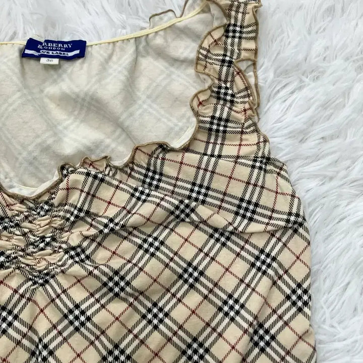 [BUNJANG] Burberry Signature Lace Shirring Tank Top / 버버리 시그니처 레이스 셔링 나시 1074 모리걸 y2k 스트릿 갸루 펑